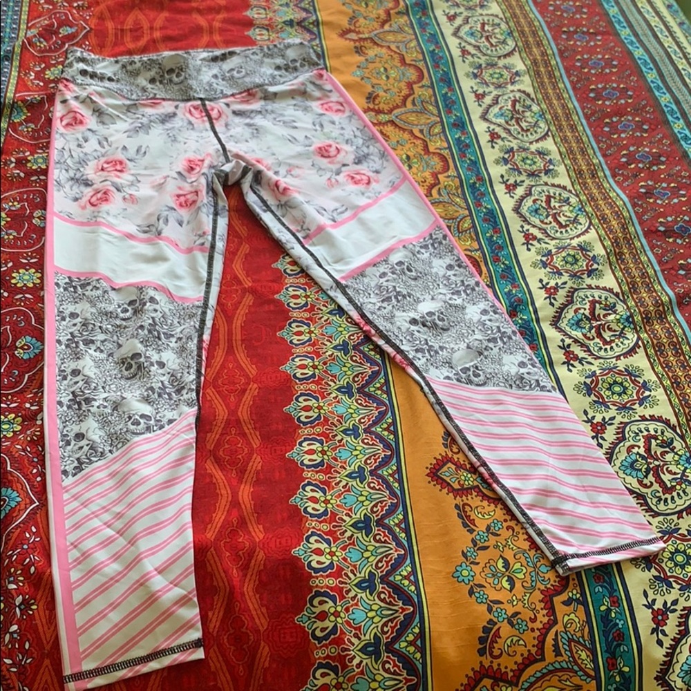Beautiful skull rose leggings 💀 🌹